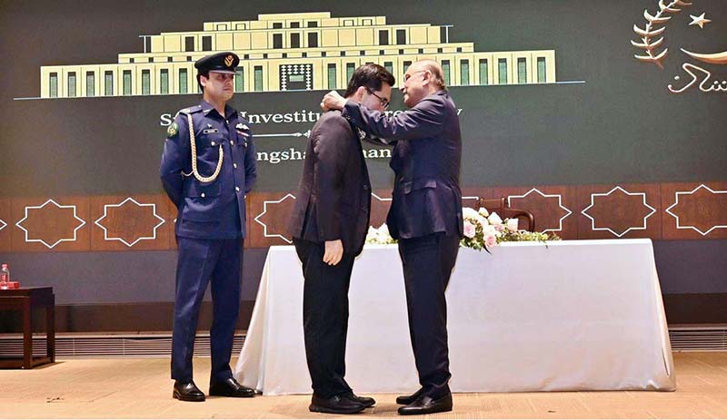 President Asif Ali Zardari confers Sitara-i-Pakistan upon Prof. Pan Xiangbin at a special investiture ceremony
