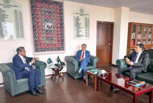 Chairman SECP, Dr. Kabir Ahmad and Chairman CCP, Farid Ahmad Tarar called on Federal Minister for Law and Justice, Senator Azam Nazeer Tarar, at the Ministry of Law and Justice, to discuss regulatory reforms and strengthening Pakistan’s corporate and financial framework