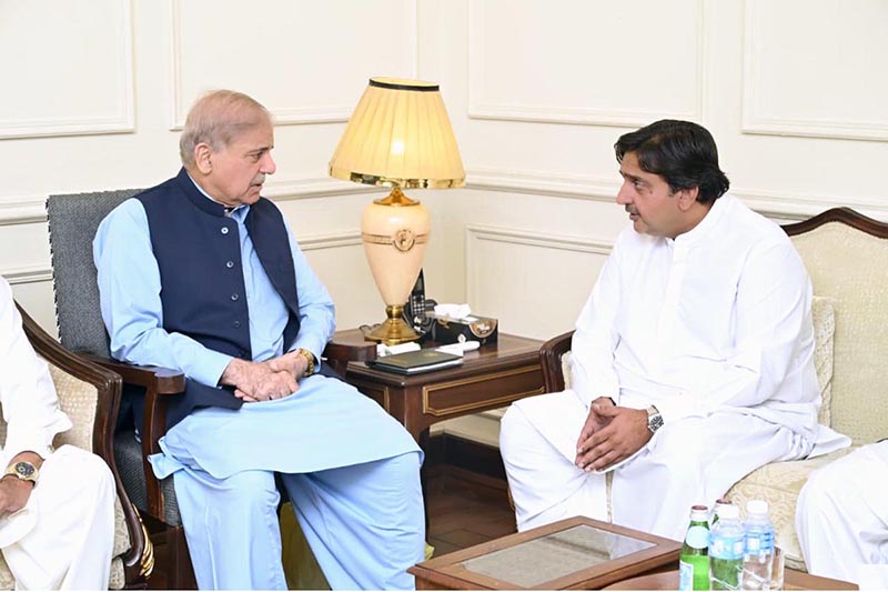 Prime Minister Muhammad Shehbaz Sharif offers condolence over the demise of sister of Speaker of the Punjab Assembly