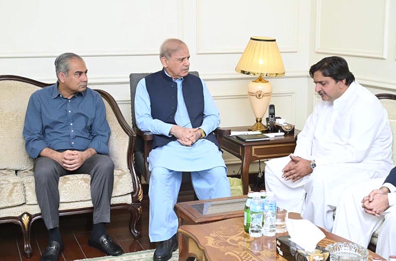 Prime Minister Muhammad Shehbaz Sharif offers condolence over the demise of sister of Speaker of the Punjab Assembly