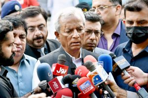 Sindh Governor Syed Muhammad Nehal Hashmi along with Minister of State for Religious Affairs, Kesoo Mal Kheal Das met the family of Pakistani Yasir Khan, who was martyred in an Israeli attack in Iran, at Sohrab Goth Mortuary. The Sindh Governor expressed his heartfelt condolences and sympathy to the brothers of martyr Yasir Khan