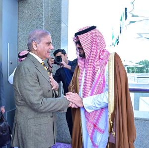 Deputy Governor Makkah Region Prince Saud bin Mishaal bin Abdulaziz receiving Prime Minister Muhammad Shehbaz Sharif upon his arrival at Jeddah Airport.