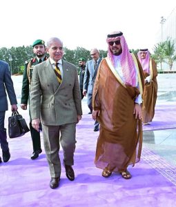 Deputy Governor Makkah Region Prince Saud bin Mishaal bin Abdulaziz receiving Prime Minister Muhammad Shehbaz Sharif upon his arrival at Jeddah Airport.