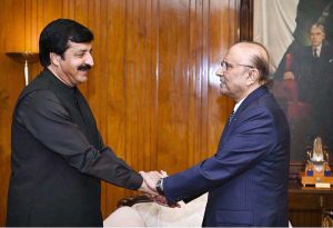 President Asif Ali Zardari shaking hands with Governor Punjab, Sardar Saleem Haider Khan at Aiwan-e-Sadr.