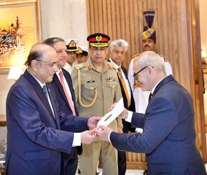 Ambassador-designate of Portugal, H.E. Paulo Miguel Guedes Domingues, presents credentials to President Asif Ali Zardari at Aiwan-e-Sadr.