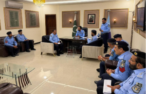 SP Ayaz chairs crime meeting with SHOs, orders crackdown on gangs
