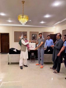 SP Ayaz pays tribute to retiring Head Constable Abdul Rasheed, awards shield