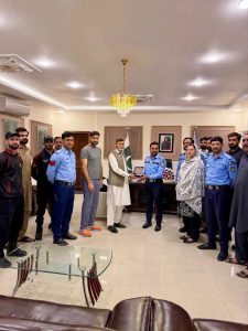SP Ayaz pays tribute to retiring Head Constable Abdul Rasheed, awards shield