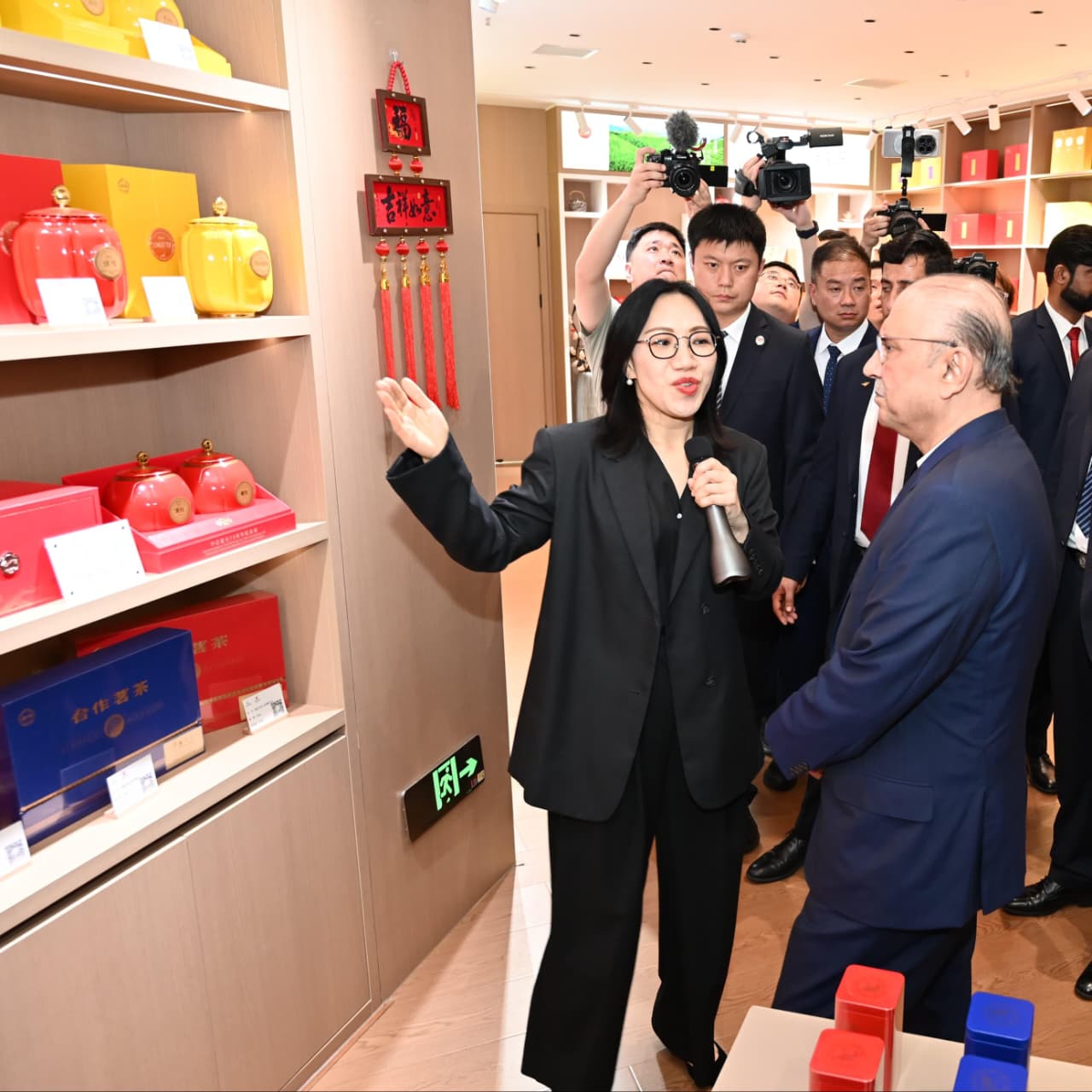 President briefed on Hunan Tea Group operations, int’l market presence