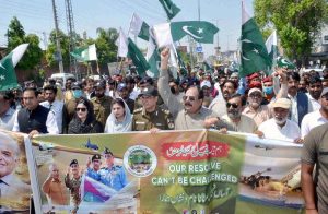Deputy Commissioner Ayesha Rizwan, DPO Dr. Atif Naveed, President Tajir Ittehad Ch. Asghar Jutt, and Mehboob Alam Bhola lead a rally from Municipal Committee to Khatm-e-Nabuwwat Chowk on the completion of one year of Marka-e-Haq, with people from all walks of life participating on Wednesday.