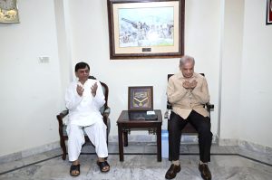Prime Minister Muhammad Shehbaz Sharif offers condolence over the sad demise of Altaf Hassan Qureshi, renowned journalist