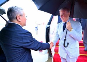 Prime Minister Muhammad Shehbaz Sharif arrives in Hangzhou for his 4 day official visit to China. Vice Governor Zhejiang Province Xu Wenguang received the Prime Minister at Xiaoshan Hangzhou International Airport upon his arrival.