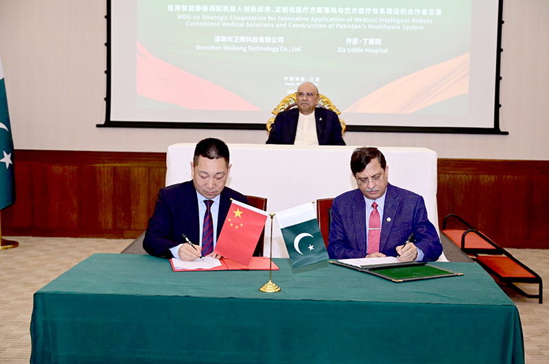President Asif Ali Zardari witnesses the signing of an MoU between Dr. Ziauddin Hospital and Shenzhen Weibang Technology, signed by Dr Anoop Kumar Dawani and Deputy General Manager of Shenzhen Weibang Technology, Deng Haitao