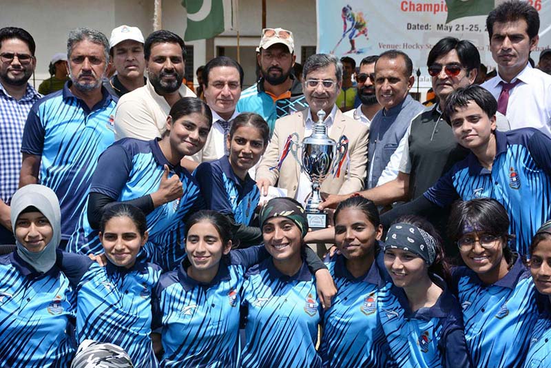 Vice Chancellor (VC) Government College University Faisalabad (GCUF)Prof, Dr Rauf-i-Azam is awarding cash prize and trophy to the winner team (University of Punjab Lahore) of All Pakistan HEC Intervarsity Hockey Women Championship 2025-26 played at Hockey Stadium Madina Town