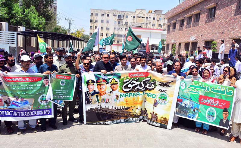 Deputy Commissioner Zain-ul-Abedin Memon leading a jashn-e- marka-e-Haq rally with People from different organizations outside Deputy Commissioner Office