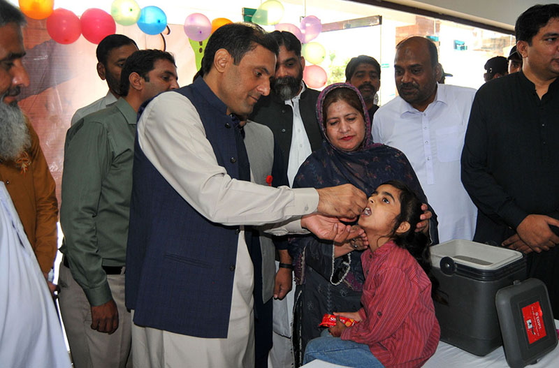 Dr. Nauman Siddique administering anti-polio drops to a child during the inauguration of a three-day anti-polio campaign in the city