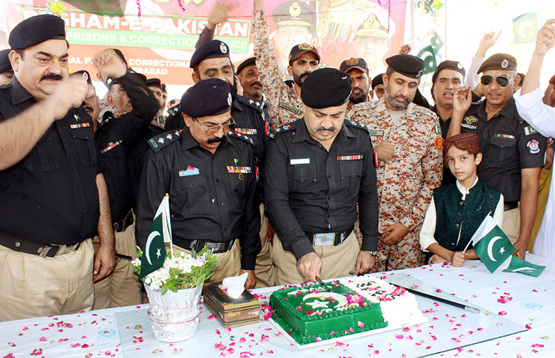 Superintendent of Center jail Abdul Karim Abbasi cutting the cake during jashn-e- marka-e-Haq celebration at center jail