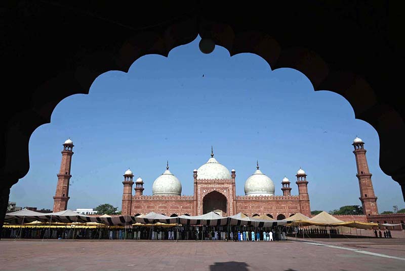 A large number of faithful are offering Eidul Azha prayers at Badshahi Masjid