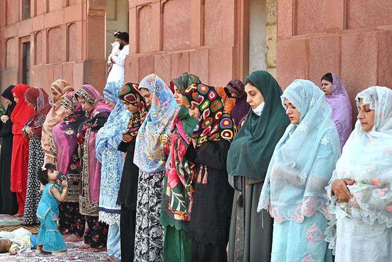 A large number of faithful are offering Eidul Azha prayers at Badshahi Masjid