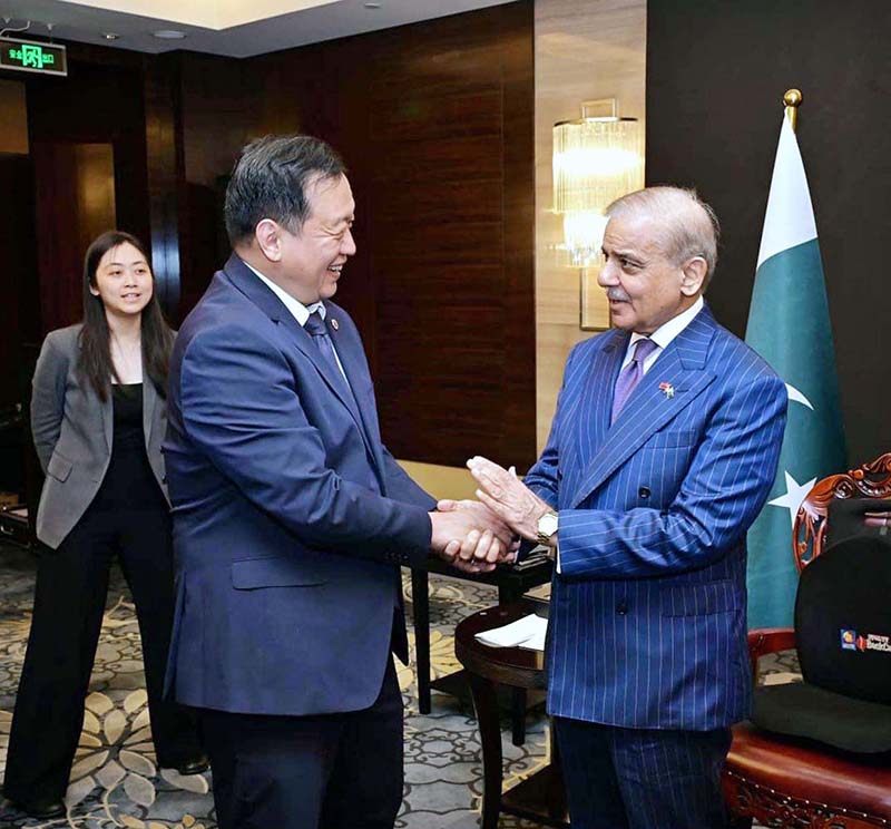 Prime Minister Muhammad Shehbaz Sharif meeting with Hou Jianxin, Chairman of Shandong Xinxu Group