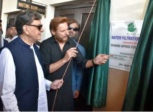 Federal Secretary Ministry of Railways Syed Mazhar Ali Shah inaugurating launch of new Awam Express train service at Railways Station Peshawar, Cricket legend Shahid Afridi also accompanied him
