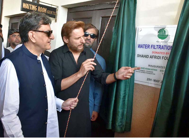 Federal Secretary Ministry of Railways Syed Mazhar Ali Shah inaugurating launch of new Awam Express train service at Railways Station Peshawar, Cricket legend Shahid Afridi also accompanied him