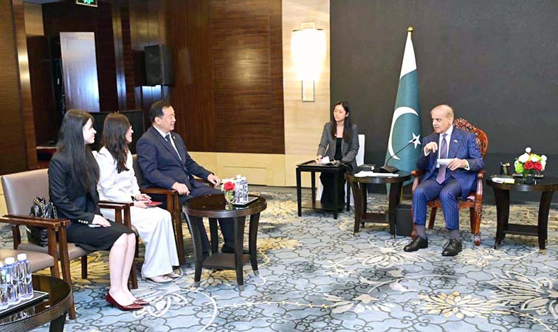 Prime Minister Muhammad Shehbaz Sharif meeting with Hou Jianxin, Chairman of Shandong Xinxu Group