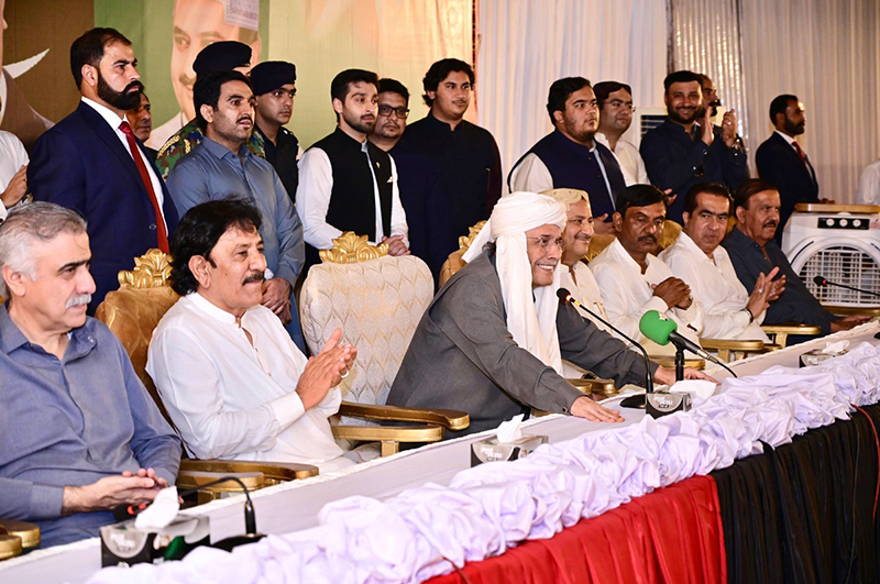 President Asif Ali Zardari addressing a public gathering at the residence of Sindh Home Minister, Zia-ul-Hassan Lanjar