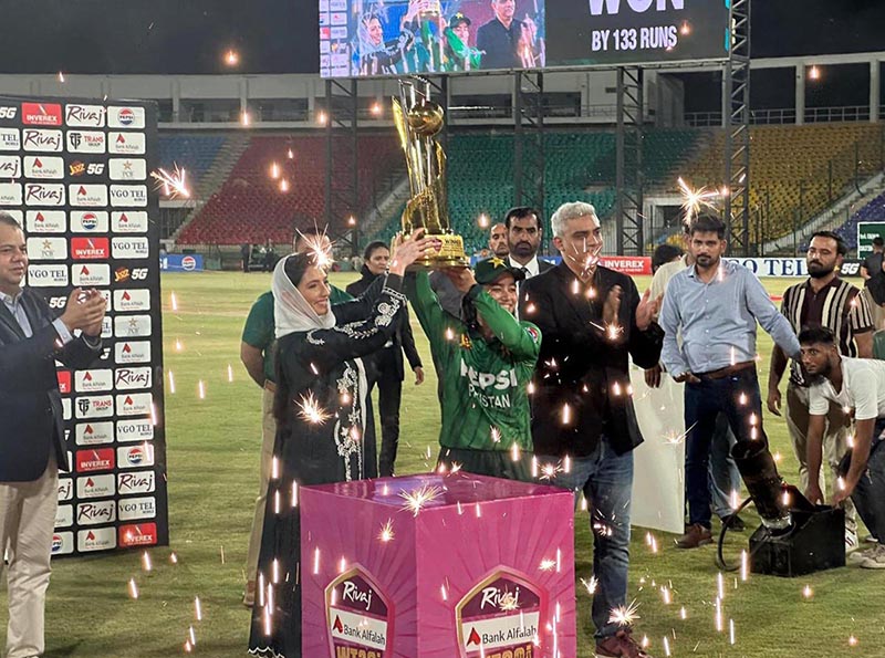 First Lady Bibi Aseefa Bhutto Zardari presented the trophy to the Pakistan Women's Cricket Team following their series victory over Zimbabwe Women, marking a historic whitewash