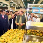 Chairman Senate Syed Yousaf Raza Gilani visits a stall showcasing Pakistani mangoes after inaugurating the 33rd branch of Imtiaz Group in Islamabad, marking another milestone in the expansion of one of Pakistan’s leading retail chains