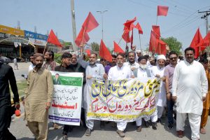 Mazdoor Mahaz Punjab president Dr Ali Ameen leading a rally on International Labour Day in front of District Press Club Sargodha Road