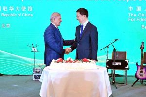 Prime Minister of Pakistan Muhammad Shehbaz Sharif and Vice President of China Han Zheng cutting cake to celebrate 75 years of Pakistan-China diplomatic relationship