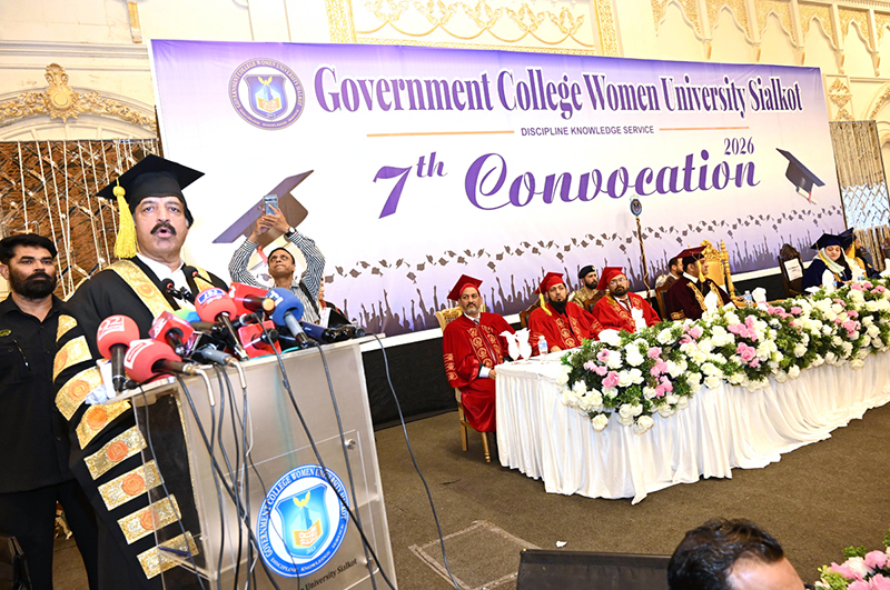 Governor Punjab Sardar Saleem Haider Khan addressing to the ceremony of 7th convocation of Government College Women University
