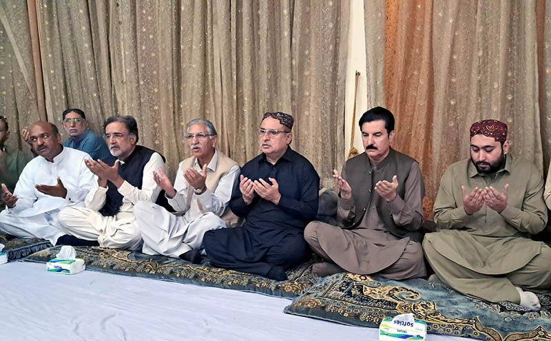 Governor Khyber Pakhtunkhwa Faisal Karim Kundi, along with PPP leaders Qamar Zaman Kaira, Nayyar Hussain Bukhari and Nadeem Afzal Chan, offers fateha and condoles with PPP MNA Mir Aijaz Hussain Jakhrani over the death of his son Mir Zaid Hussain Jakhrani at Jakhrani House