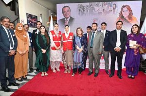 First Lady Bibi Aseefa Bhutto Zardari in a group photograph during her visit to the Pakistan Red Crescent Society Headquarters