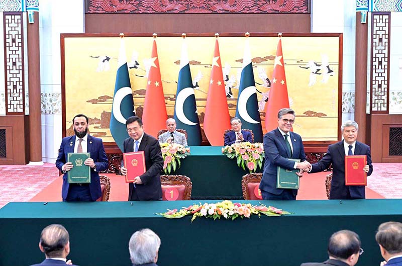Prime Minister Muhammad Shehbaz Sharif and Chinese Prime Minister Li Qiang witnessing signing of MoUs/Protocols