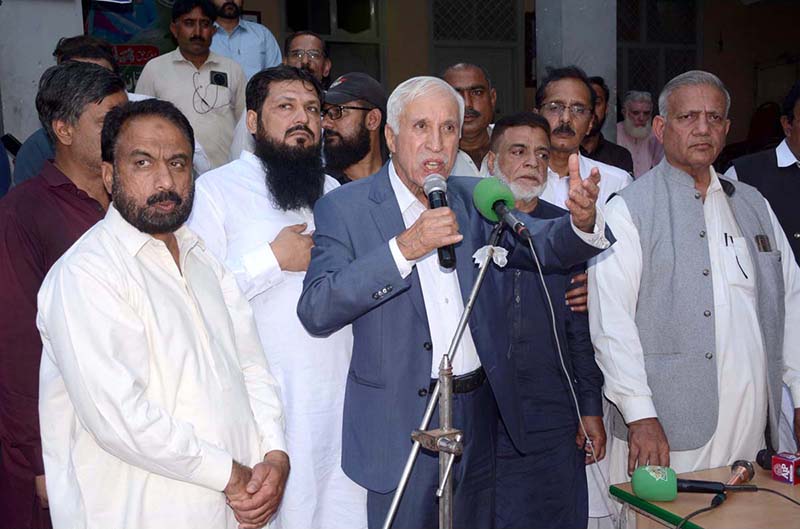 Federal Minister for Investment Board Qaiser Ahmad Sheikh addressing Marka e Haq ceremony at his dera