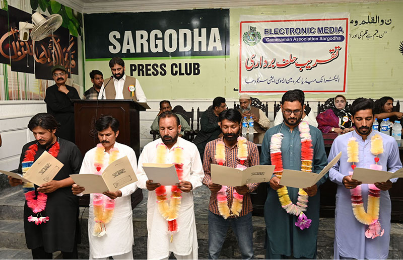 Chairman Interfaith Peace Committee District Sargodha Amjid Mahmood Bhatti takes oath during a ceremony of the Electronic Media Cameramen Association at Sargodha Press Club