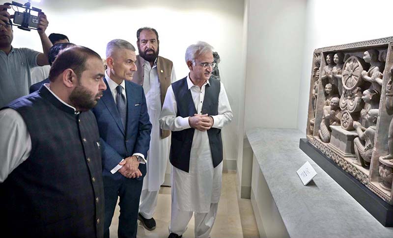 Federal Minister for National Heritage and Culture Division, Aurangzeb Khan Khichi and U.S. Assistant Secretary for South and Central Asian Affairs S. Paul Kapur are being briefed during their visit of a special exhibition titled “Legacy Returns Home” at the Islamabad Museum, showcasing selected cultural heritage artifacts repatriated to Pakistan from the United States of America