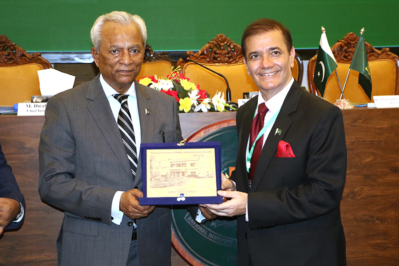 Director General, NIPA Dr. Syed Saif ur Rehman Presents Souvenir to the Chief Guest Governor Sindh Syed Muhammad Nehal Hashmi during the Graduation ceremony of 39th Senior Management Course (SMC) at National Institute of Public Administration, (NIPA)