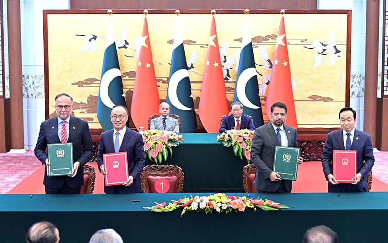 Prime Minister Muhammad Shehbaz Sharif and Chinese Prime Minister Li Qiang witnessing signing of MoUs/Protocols