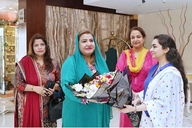 Parliamentary Secretary for Human Rights, Saba Sadiq receiving a bouquet during a two-day national workshop held to finalize the National Framework to End Child Marriage in the federal capital. Co-hosted by the Ministry of Human Rights (MoHR) and UNFPA, the initiative aims to harmonize the legal age of marriage across all provinces to ensure protection and equal rights for every girl