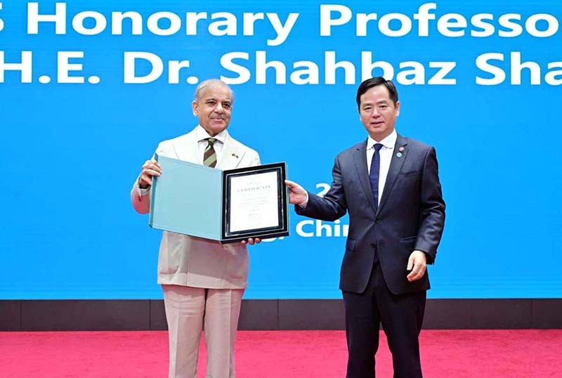 Prof. Huang Sanwen conferred the Honorary Professorship of the Chinese Academy of Agricultural Sciences (CAAS) upon Prime Minister Muhammad Shehbaz Sharif