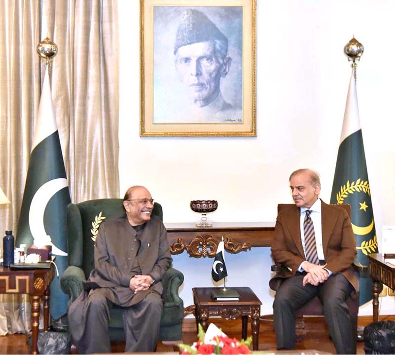 President Asif Ali Zardari talking to Prime Minister Muhammad Shehbaz Sharif at Aiwan-e-Sadr