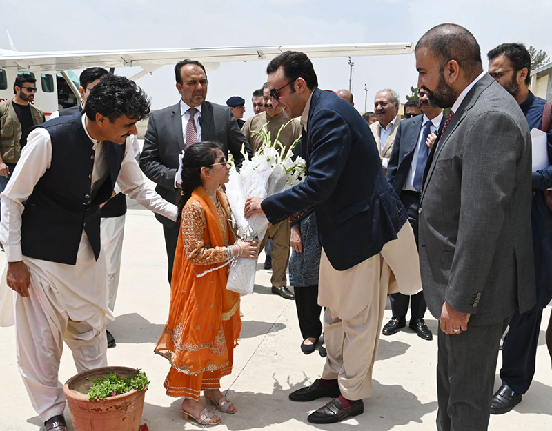 A girl in traditional costume presents a bouquet to Pakistan People’s Party Chairman Bilawal Bhutto Zardari as Chief Minister Balochistan Mir Sarfraz Ahmed Bugti receives his on his arrival