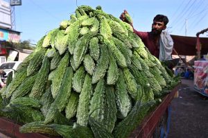 A vendor displaying the fresh vegetable to attract the customers at his roadside setup