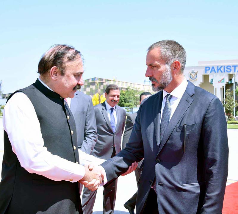 Dr. Tariq Fazal Chaudhry, Federal Minister for Parliamentary Affairs, shakes hands with His Highness Prince Rahim Aga Khan before his departure from Islamabad