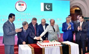President Asif Ali Zardari, Mr. Cai Dafeng, Vice Chairman of the Standing Committee of the 14th National People’s Congress of China, Prime Minister Muhammad Shehbaz Sharif, Chairman Senate Syed Yousaf Raza Gilani, Speaker National Assembly Sardar Ayaz Sadiq and other dignitaries at a cake-cutting ceremony at the joint ceremony commemorating the 75th anniversary of the establishment of diplomatic relations between Pakistan and China.