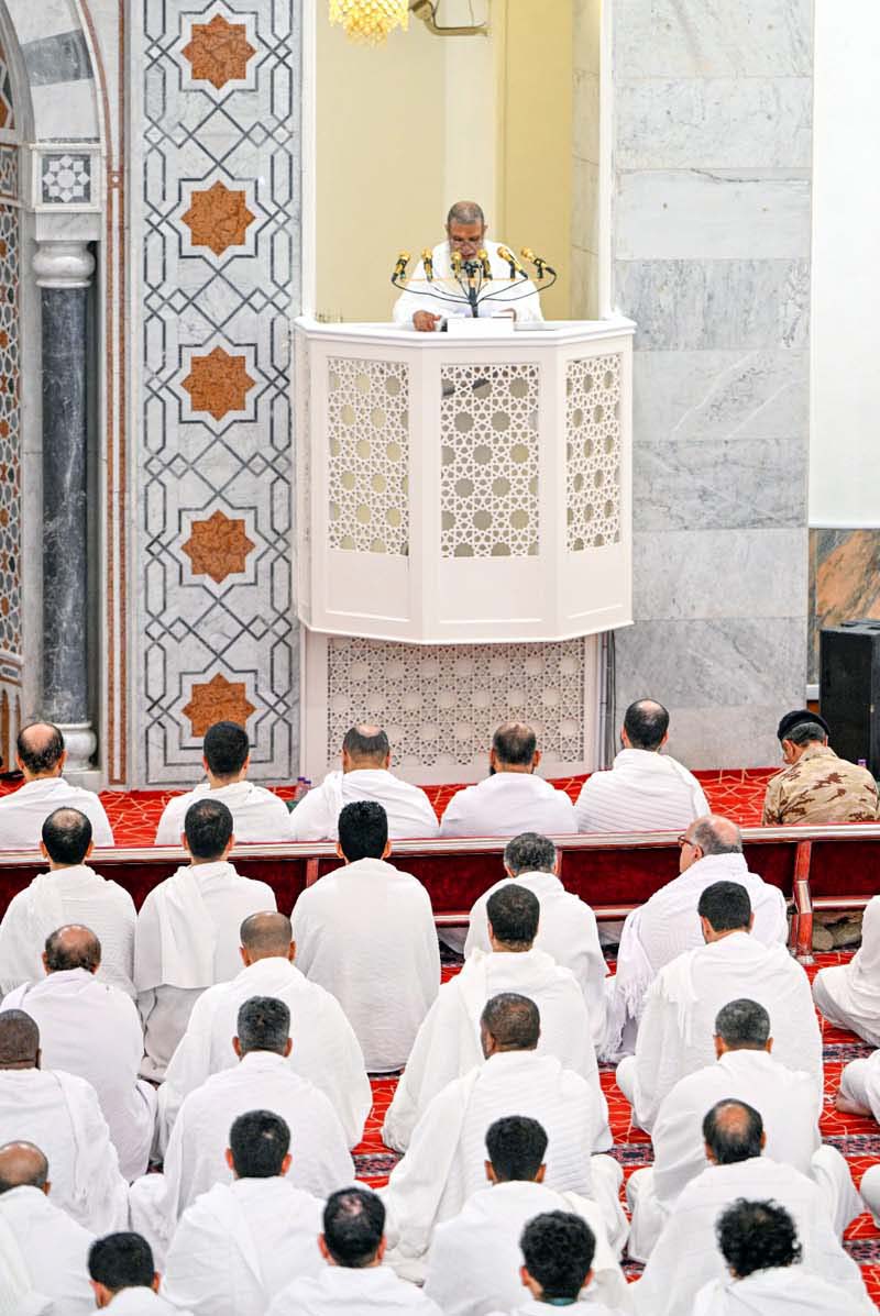 Imam of the Prophet's Mosque Sheikh Ali Al-Hudhaifi delivered the Arafah sermon at Namirah Mosque