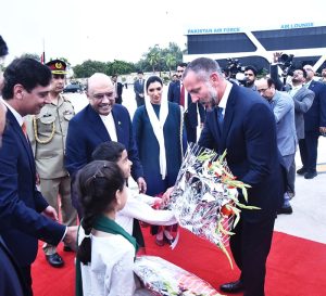 Prince Shah Rahim Al-Hussaini Aga Khan V, receiving a bouquet upon his arrival at Nur Khan Airbase in the presence of President Asif Ali Zardari and First Lady Bibi Aseefa Bhutto Zardari.